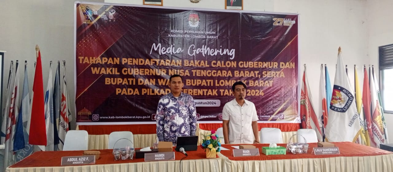 Ketua Divisi Sosialisasi, Pendidikan Pemilih, Partisipasi Masyarakat dan Sumber Daya Manusia (SDM) KPU Lombok Barat, Hamdi, M.AP., bersama Ketua Divisi Teknis Penyelenggaraan KPU Lombok Barat, Riadi, M.Pd.I.