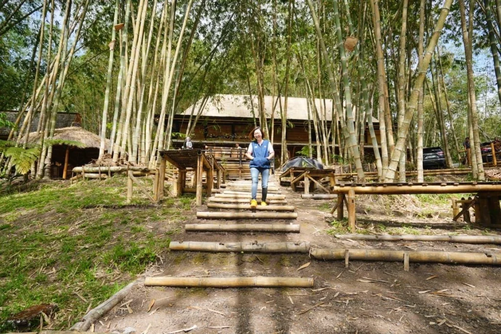 Wamen Ekraf Tinjau Kampus Bambu Turetogo di Ngada: Simbol Kemandirian dan Ketahanan Ekonomi Lokal