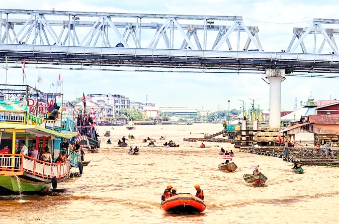 Karnaval Air dalam Rangka HUT Ke-254 Pontianak | Foto : MC Pontianak