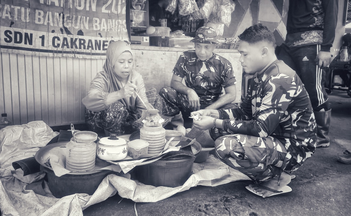 TMMD ke-126 Kodim 1606 Mataram : Antara Prajurit, Kerja Nyata dan Pelecing Urap Inaq Alimudin