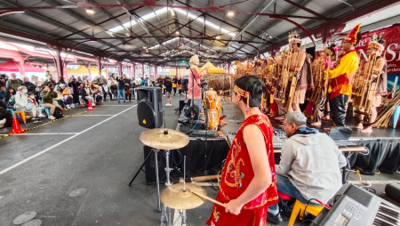 Muhibah Angklung Menggema di Festival Kuliner Indonesia di Melbourne