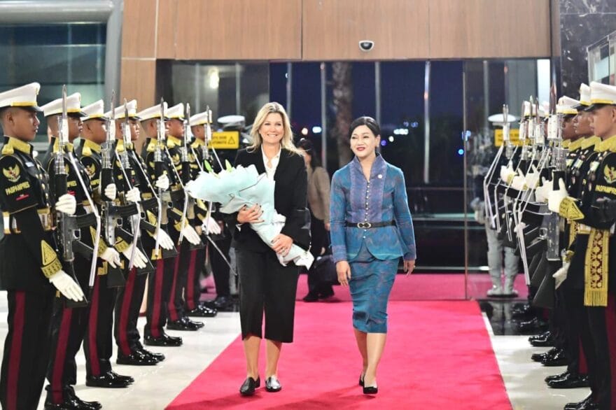 Ratu Máxima dari Belanda tiba di Bandara Internasional Soekarno-Hatta, Tangerang, Banten, Senin malam (24/11/2025). (Foto: BPMI Setpres)