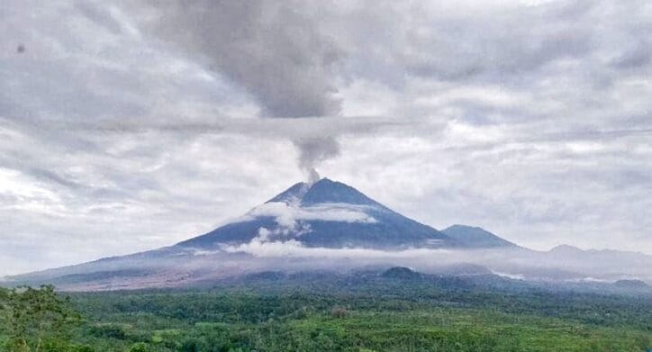 Semeru tak Keluarkan APG, Warga Diminta Tetap Waspada, Jangan Panik
