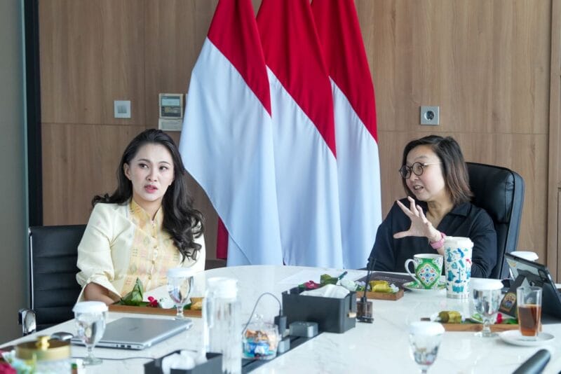 Wakil Menteri Ekonomi Kreatif/Wakil Kepala Badan Ekonomi Kreatif (Ekraf) Irene Umar dan Gubernur Maluku Utara Sherly Tjoanda membahas penguatan ekosistem ekonomi kreatif daerah