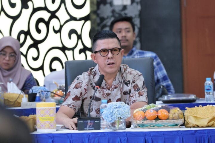 Anggota Komisi III DPR RI, Soedeson Tandra, saat mengikuti Kunjungan Kerja Spesifik Komisi III ke Polda Jawa Barat, Kejaksaan Tinggi Jawa Barat, dan BNN Provinsi Jawa Barat pada Kamis (21/11). Foto: Andri/vel