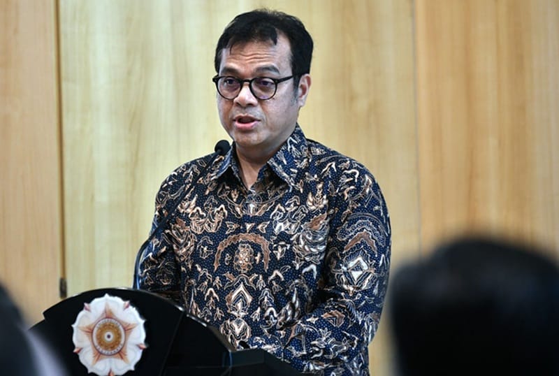 Wamenkomdigi Nezar Patria memberikan sambutan saat menghadiri acara Peluncuran UGM AI Center of Excellence di Gelanggang Inovasi dan Kreativitas UGM, Yogyakarta, Sabtu (15/11/2025). (Foto: Indra/Komdigi)