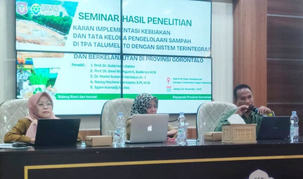 Seminar hasil penelitian kajian implementasi kebijakan dan tata kelola pengelolaan sampah di TPA Talumelito: menggunakan sistem yang terintegrasi dan berkelanjutan, Selasa (25/11/2025). (foto RA)