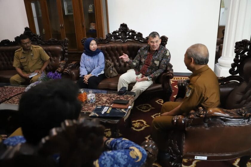 Foto: Sekretaris Daerah Tuban, Budi Wiyana saat terima kunjungan kerja Konsulat Jenderal Australia Surabaya. (agus)