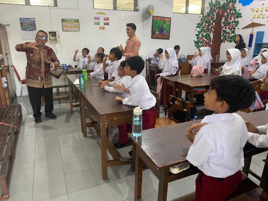 Praktik pembelajaran 'Matematika Gembira' yang diperkenalkan melalui program Kementerian Pendidikan Dasar dan Menengah (Kemendikdasmen) mulai menunjukkan dampak nyata di sekolah-sekolah. (Foto: Pasha Yudha Ernowo Infopublik)