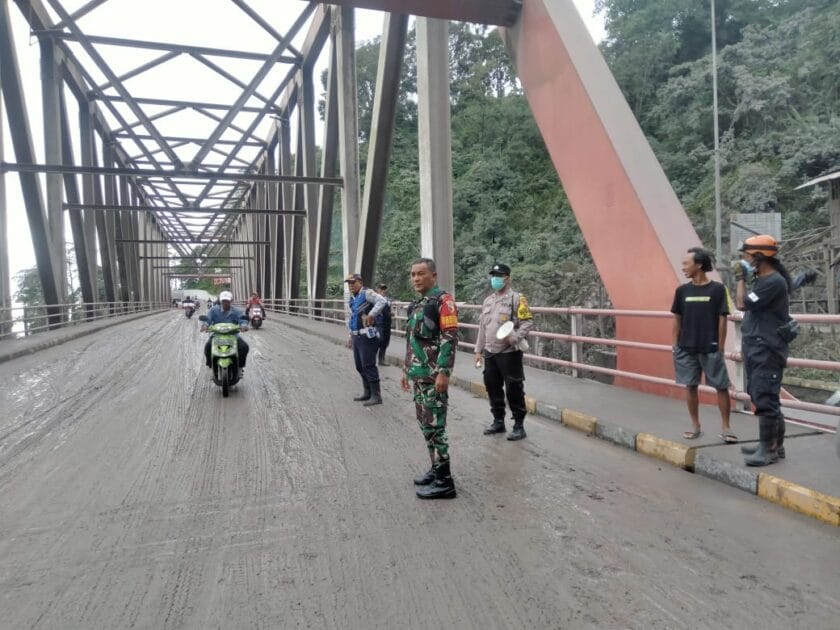 Tim penanggulangan bencana