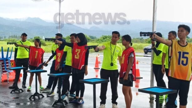 Suasana Ex-Bandara Selaparang di Kota Mataram hari ini, Sabtu (29/11/2025), berubah menjadi arena sportainment yang dinamis! Modern Pentathlon Indonesia (MPI) bersama panitia daerah NTB resmi menggelar Selaparang MPI Laser Run 2025, sebuah ajang yang menggabungkan kecepatan lari dengan ketepatan menembak laser.