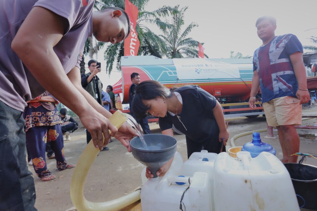 Ketersediaan air bersih dan akses komunikasi bagi warga terdampak banjir di Aceh Tamiang mulai kembali normal. (Istimewa/infopublik.id/getnews)