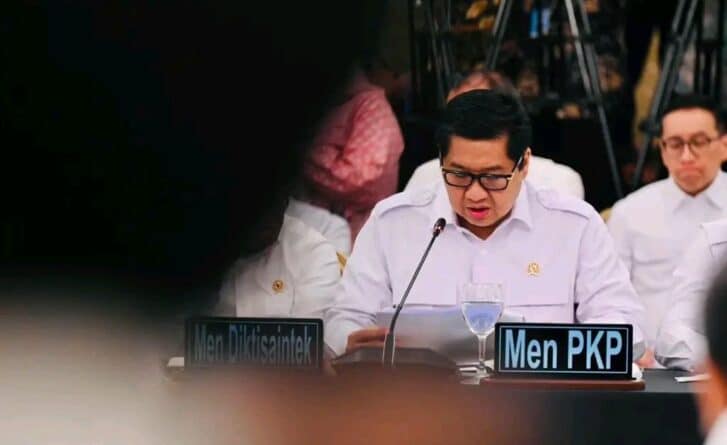 "Jadi total Bapak Presiden yang ringan, sedang, rusak, berat, dan hanyut total 139.485, data per hari Minggu 14 Desember 2025 jam 5 sore,” ungkap Menteri PKP, Maruarar Sirait di Rapat Kabinet Paripurna (BPMI Setpres)