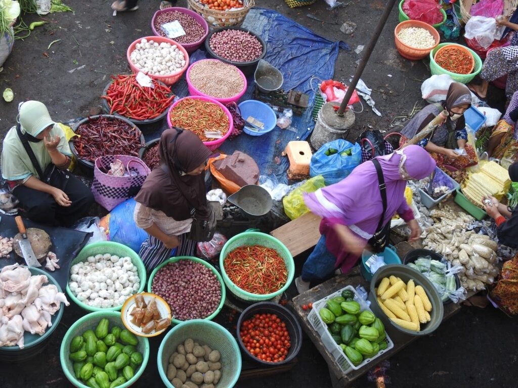 Suasana di Pasar Kebon Roek Ampenan Kota Mataram (getnews)