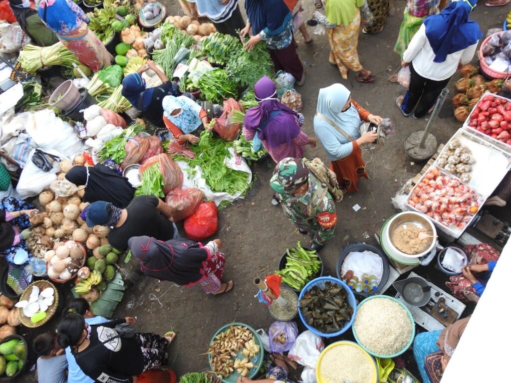 Suasana Pasar Kebon Roek Ampenan Kota Mataram (GETNEWS.)