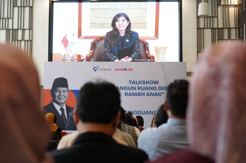 Menkomdigi Meutya Hafid saat menyampaikan pesannya dalam Talkshow “Bangun Ruang Digital Ramah Anak” di Jakarta, Selasa (9/12/2025). Foto: Amiriyandi/InfoPublik-KPM Kemkomdigi.