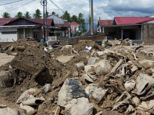 Jalur Terbuka Total! Gubernur Mahyeldi: 300 Ton Beras Tiba di Dapur Umum, Tak Ada Lagi Daerah Terisolasi di Sumbar