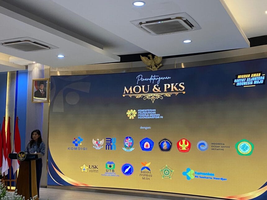 Kementerian Komunikasi dan Digital (Kemkomdigi) bersama Kementerian Pelindungan Pekerja Migran Indonesia/Kepala Badan Pelindungan Pekerja Migran Indonesia (KP2MI/BP2MI) menandatangani Nota Kesepahaman (MoU) tentang Sinergitas Tugas dan Fungsi Bidang Komunikasi dan Informasi dalam Rangka Pelindungan Pekerja Migran Indonesia (PMI). (Foto: Pasha Yudha Ernowo Infopublik/IGID)