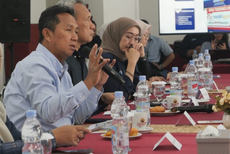 Sekretaris Kementerian Koperasi RI Ahmad ZabadiMedia Briefing DIKSI (Diskusi Redaksi) bertema “Koperasi Desa Merah Putih: Update Terkini dan Arah Kebijakan 2026” yang diselenggarakan Direktorat Ekosistem Media Kementerian Komunikasi dan Digital (KemKomdigi) di ANTARA Heritage Center, Rabu (17/12/2025). (Foto: Bismo Infopublik/IGID)