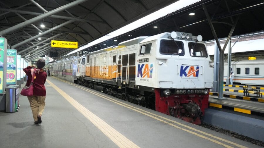 PT Kereta Api Indonesia (Persero) Daerah Operasi 8 Surabaya mencatat tingginya antusiasme masyarakat terhadap program diskon tiket kereta api sebesar 30 persen . - Foto: Mc.Jatim
