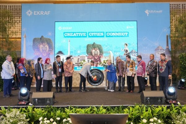 Menteri Ekonomi Kreatif, Teuku Riefky Harsya, membuka secara resmi forum Creative Cities Connect 2025 di Thamrin Nine Ballroom, Jakarta, Kamis (11/12/2025)/Website Resmi Kementerian Ekonomi Kreatif