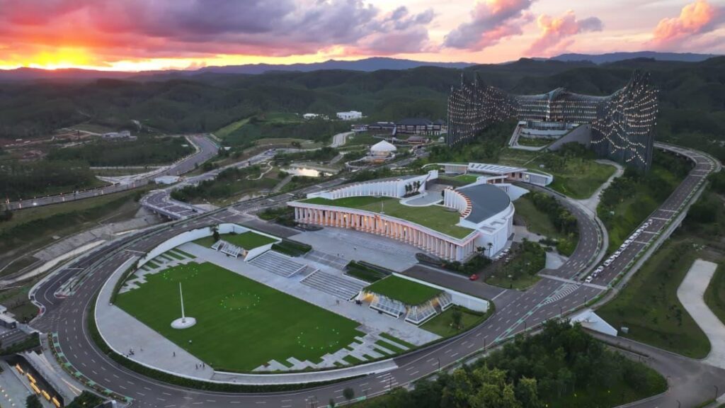 Presiden Prabowo Subianto mulai memberikan "cambukan" pada proyek ambisius Ibu Kota Nusantara (IKN). Dalam kunjungan kerjanya ke Kalimantan Timur, Selasa (13/1/2026) (BPMI Setpres/GETNEWS)