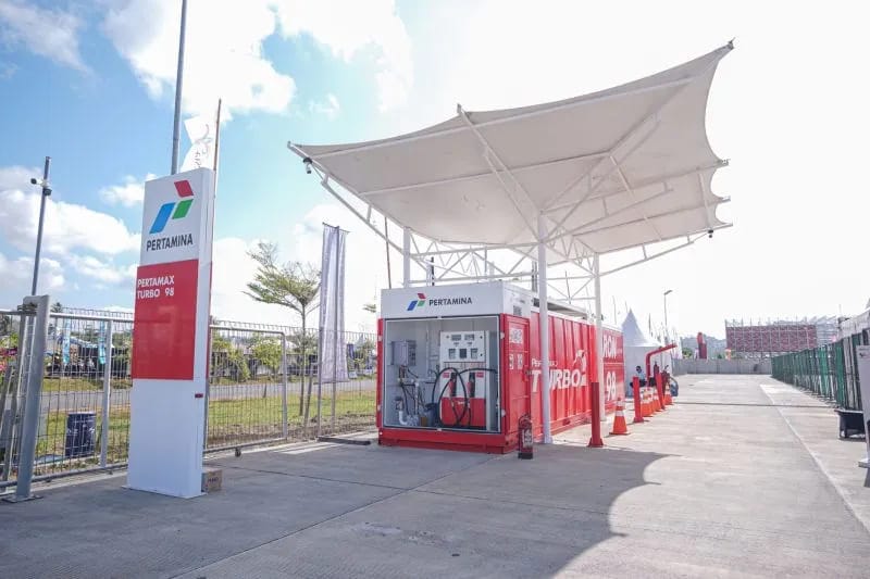 Ilustrasi layanan BBM jenis Pertamax Turbo hadir di SPBU modular area Pertamina Mandalika International Circuit, Lombok, NTB, dalam rangka mendukung perhelatan Pertamina Grand Prix of Indonesia pada 27-29 September 2024. (Foto: PT Pertamina Patra Niaga)
