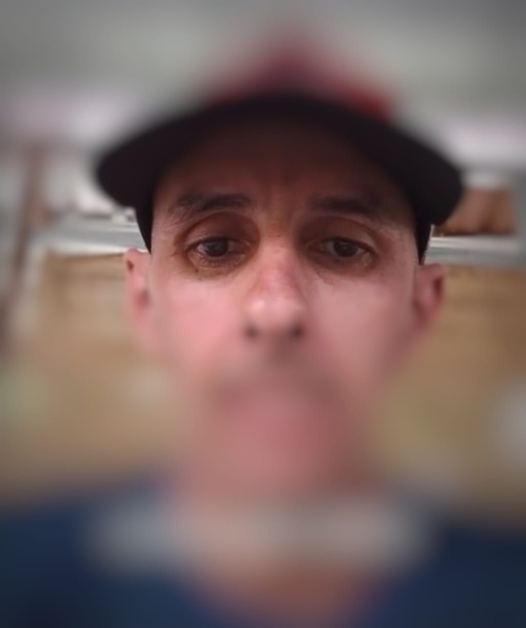 Dunia ini memang panggung sandiwara, tapi LR alias A, WNA asal Prancis, sepertinya terlalu mendalami peran sampai lupa naskah aslinya (istimewa)