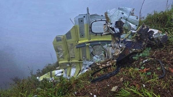 Penampakan pecahan puing pesawat ATR 42-500 yang membawa pegawai kementerian KKP ditemukan di area Puncak Bulusaraung (istimewa)