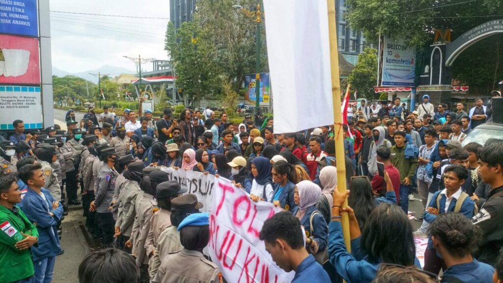 DEmo Mahasiswa di Mataram LOmbok (Media Unram/istimewa/getnews)