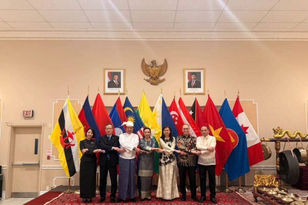 Kedutaan Besar Republik Indonesia (KBRI) di Ottawa, Kanada, bersama para Duta Besar dan Kepala Perwakilan Negara-Negara ASEAN di Ottawa menggelar dialog eksklusif dengan pimpinan redaksi Diplomat Magazine Canada, di KBRI Ottawa, Kanada, Selasa (6/1/2026). (Foto: KBRI Ottawa) GETNEWS