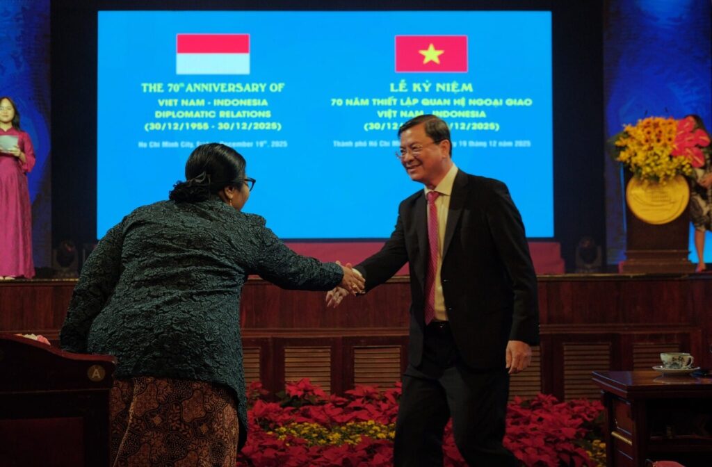 Konsulat Jenderal Republik Indonesia di Ho Chi Minh City turut mendukung kegiatan bersama yang dipersiapkan oleh People’s Committee of Ho Chi Minh City dan Department of Foreign Affairs of Ho Chi Minh City (DoFA HCMC), serta turut pula didukung oleh Department of Culture and Sport of Ho Chi Minh City (DoCS HCMC), yaitu acara perayaan 70 tahun hubungan diplomatik Indonesia-Vietnam (30 Desember 1955-30 Desember 2025 (kemlu/getnews)