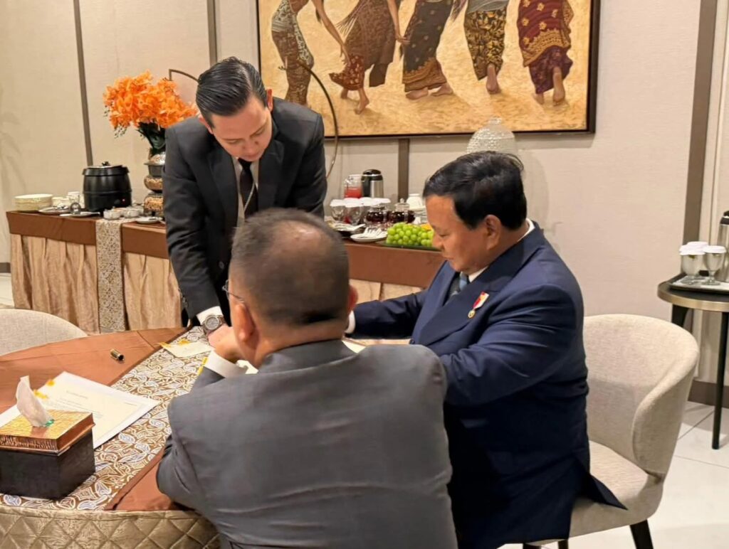 Presiden sempat melakukan pertemuan terbatas dengan Wakil Ketua DPR RI, Prof. Sufmi Dasco Ahmad. (Seskab)