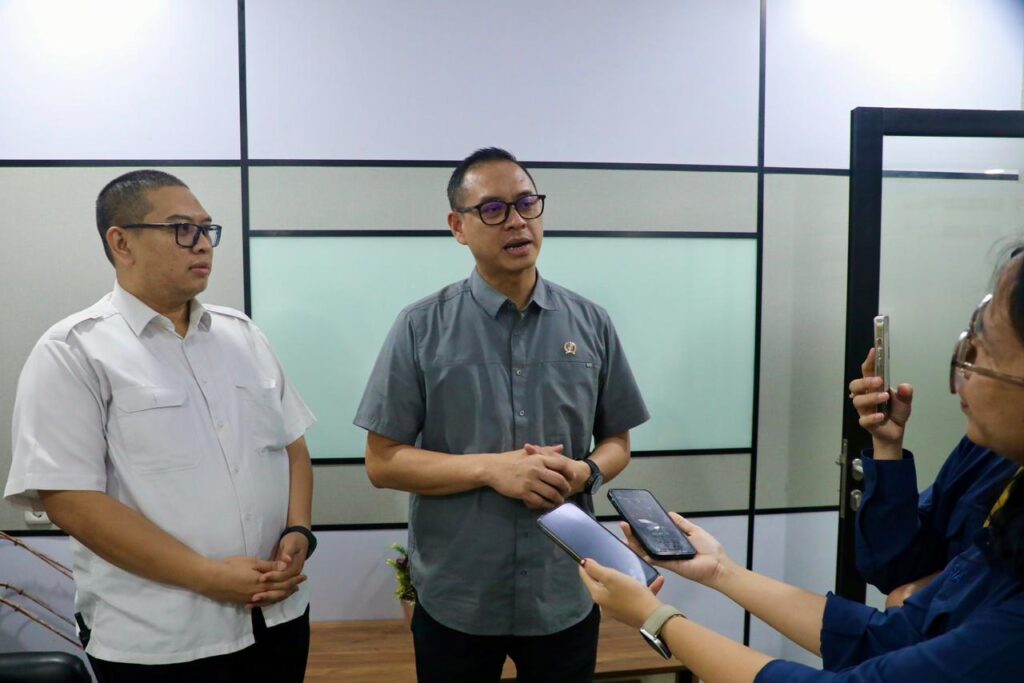 Kepala Biro Hubungan Masyarakat dan Protokol Kementerian ATR/BPN, Shamy Ardian (kemeja Biru) . (Foto: Humas Kementerian ATR BPN) GETNEWS