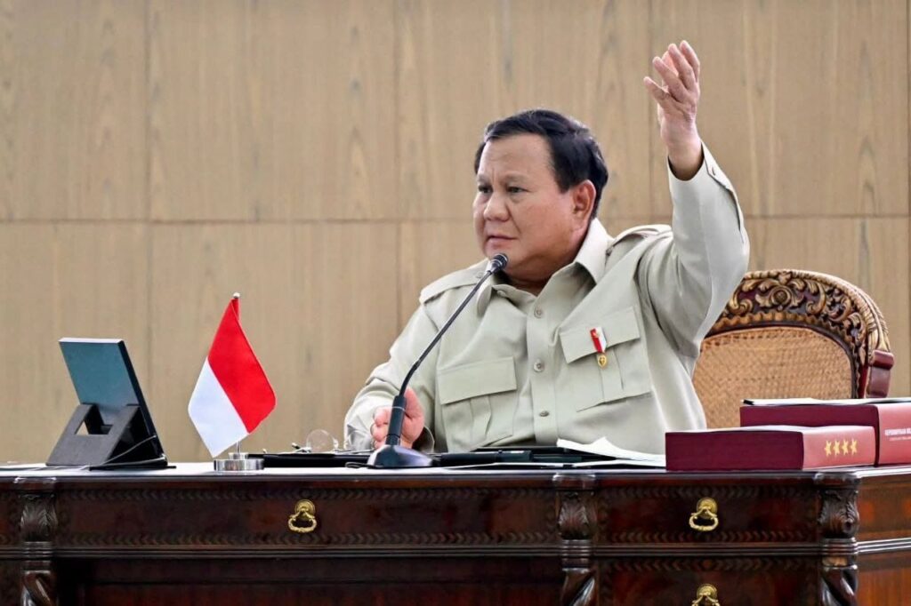 Presiden Prabowo Subianto menyampaikan Taklimat Awal Tahun kepada seluruh jajaran Kabinet Merah Putih di kediamannya di Hambalang, Kabupaten Bogor, Selasa (6/1/2026). (Foto: BPMI Setpres/Cahyo) (GETNEWS)