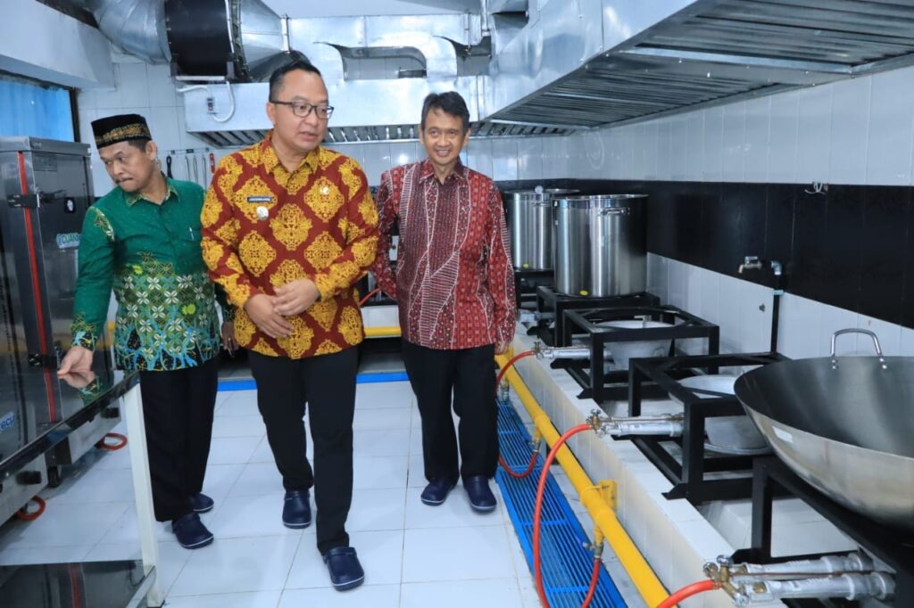 Pemerintah Kabupaten Gresik memperkuat ekosistem layanan pemenuhan gizi masyarakat melalui peresmian Satuan Pelayanan Pemenuhan Gizi (SPPG) Yayasan Gresik Mentari Mandiri Sejahtera (GMMS) yang dikelola Pimpinan Cabang Muhammadiyah GKB Gresik, Kamis (15/1/2026).