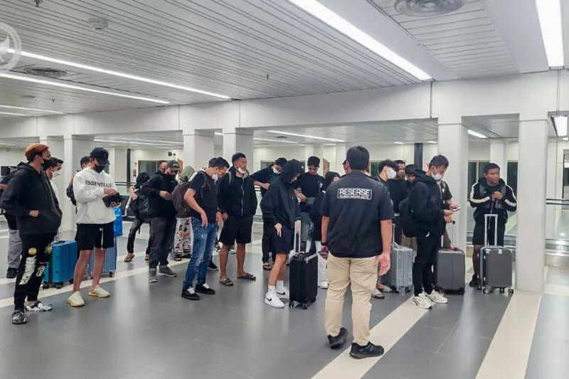 Para WNI dari Kamboja telah tiba di Bandara Internasional Soekarno-Hatta, Banten. (Foto: KBRI Phnom Penh)