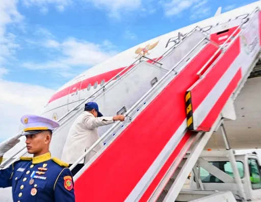 President Prabowo Subianto’s arrival in Washington DC this February carries the weight of a precarious diplomatic balancing act. (BPMI SETPRES)