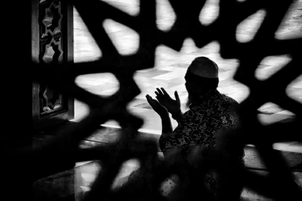 Seorang Hamba sedang 'Berbincang' dengan Rabb-Nya (ilustrasi/istimewa)