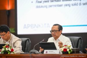 Pemerintah memastikan pelaksanaan pembiayaan Anggaran Pendapatan dan Belanja Negara (APBN) 2026 berjalan on track, terukur, dan tetap menjaga kredibilitas pengelolaan fiskal. Hal ini disampaikan Wakil Menteri Keuangan (Wamenkeu) Juda Agung dalam Konferensi Pers APBN Kita di Jakarta pada Senin (23/02). (KEMENKEU) GETNEWS.