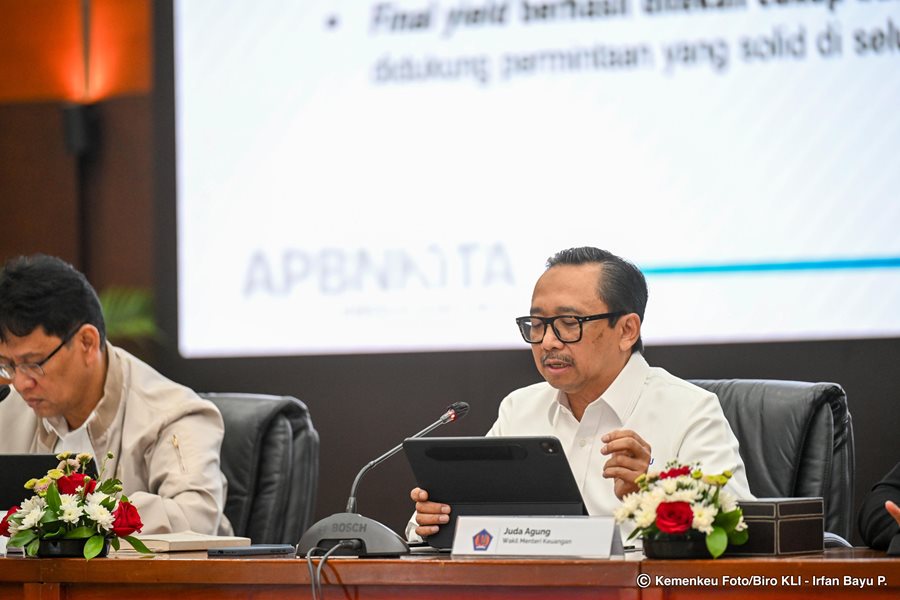 Pemerintah memastikan pelaksanaan pembiayaan Anggaran Pendapatan dan Belanja Negara (APBN) 2026 berjalan on track, terukur, dan tetap menjaga kredibilitas pengelolaan fiskal. Hal ini disampaikan Wakil Menteri Keuangan (Wamenkeu) Juda Agung dalam Konferensi Pers APBN Kita di Jakarta pada Senin (23/02). (KEMENKEU) GETNEWS.