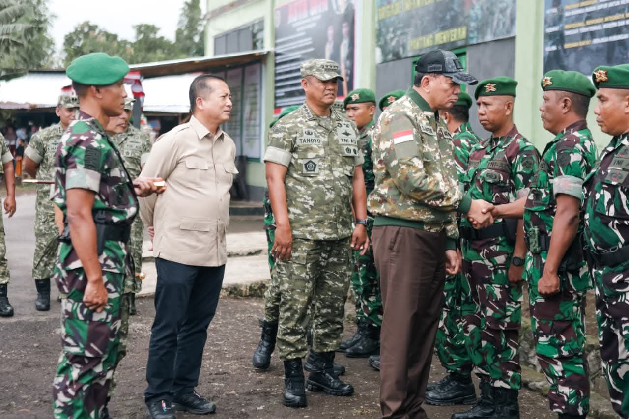 Menhan Sjafrie Sjamsoeddin meninjau kesiapan prajurit Brigif TP 31 di Dompu NTB untuk penguatan keamanan dan ekonomi lokal.