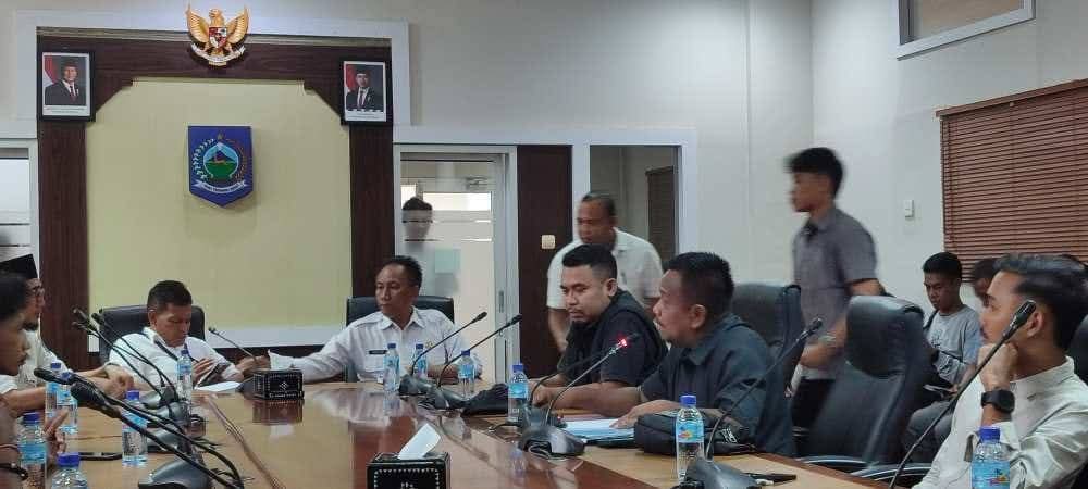 Suasana audiensi Koalisi Pemuda NTB dengan Plh Sekda NTB terkait percepatan izin pertambangan rakyat (istimewa)