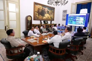 Dalam rapat terbatas di Istana Merdeka, Kamis, 12 Februari 2026, Presiden menginstruksikan percepatan pembangunan "Kampung Nelayan Merah Putih" sebagai pilar utama penguatan ekosistem perikanan nasional dari hulu hingga hilir. (BPMI Setpres)