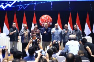 CEO Danantara Indonesia Roesan Roslani beserta Pejabat OJK dan BEI dalam Dialog Pasar Modal yang digelar di Main Hall Bursa Efek Indonesia, Jakarta, Minggu (1/2/2026). (Foto: Humas OJK)