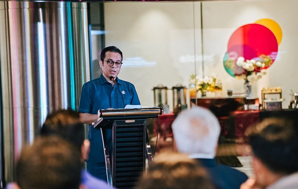 Wamenkomdigi Nezar Patria memberikan sambutan dalam acara Fighting Spam & Scams: Solving Real Problems, Delivering Real Impact di Jakarta Pusat, Jumat (06/02/2026). (Foto: Ahmad Tri Hawaari/Komdigi)