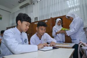 Pemerintah menerbitkan Surat Edaran Bersama (SEB) tentang Pembelajaran di Bulan Ramadan 1447 Hijriah/2026 Masehi sebagai panduan nasional agar proses pendidikan tetap berjalan efektif, sekaligus menjadi ruang penguatan karakter dan spiritualitas peserta didik. (Foto: Dok Kemendikdasmen)