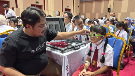 ​Melalui program Cek Kesehatan Gratis (CKG), pemerintah beralih dari pendekatan reaktif menjadi proaktif secara masif, menargetkan deteksi dini yang menjangkau seluruh siklus hidup manusia.(Kemenkes)