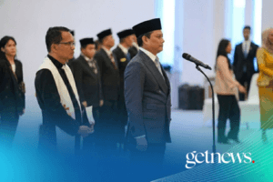 Estafet kepemimpinan di otoritas moneter memasuki babak baru. Thomas A.M. Djiwandono resmi mengucapkan sumpah jabatan sebagai Deputi Gubernur Bank Indonesia di hadapan Ketua Mahkamah Agung, Prof. Dr. Sunarto, pada Senin, 9 Februari 2026. (Dok. BI)