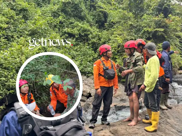 Tim SAR Gabungan mengevakuasi Amirin (65) yang ditemukan selamat di tengah Hutan Lendang Bedurik Lombok Timur (GETNEWS)